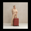 Obrázek z Plastový kufr SUITSUIT® Fab Seventies Red Ochre M - červená - 60 L 